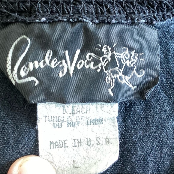 Rendezvous Rose Pattern Top - Picture 2 of 5